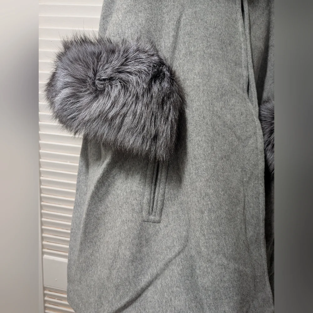 Gray Cape with Fox Fur Trim - Picture 9 of 10